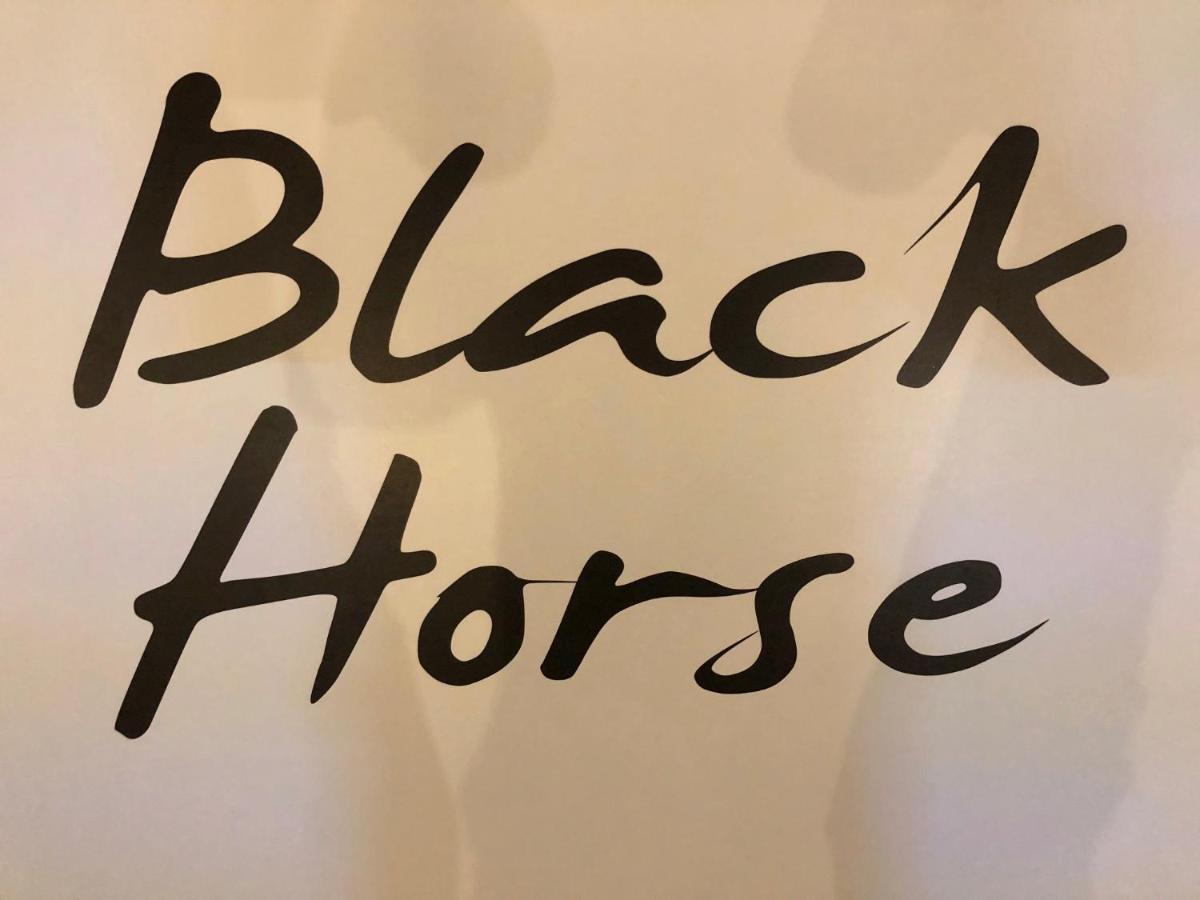 מלון פטרבורו Black Horse מראה חיצוני תמונה